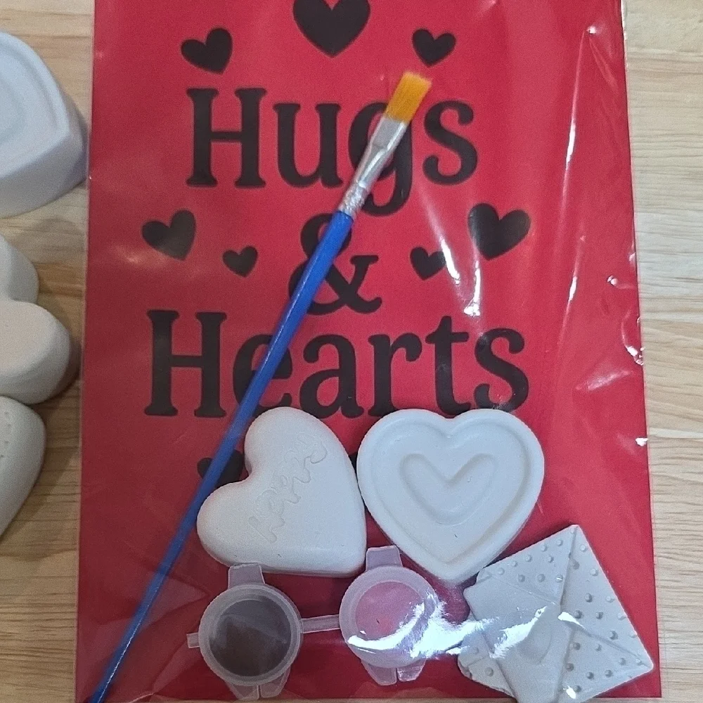 Valentines Day Hugs & Hearts DIY Painting Kit